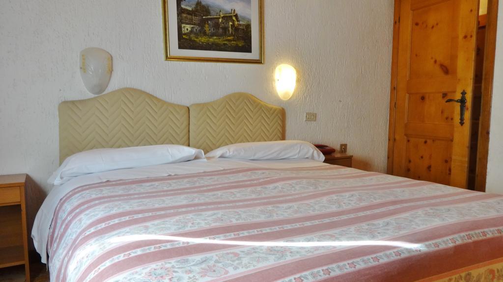Hotel Piccolo Mondo บอร์มิโอ ภายนอก รูปภาพ
