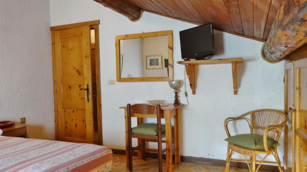 Hotel Piccolo Mondo บอร์มิโอ ภายนอก รูปภาพ