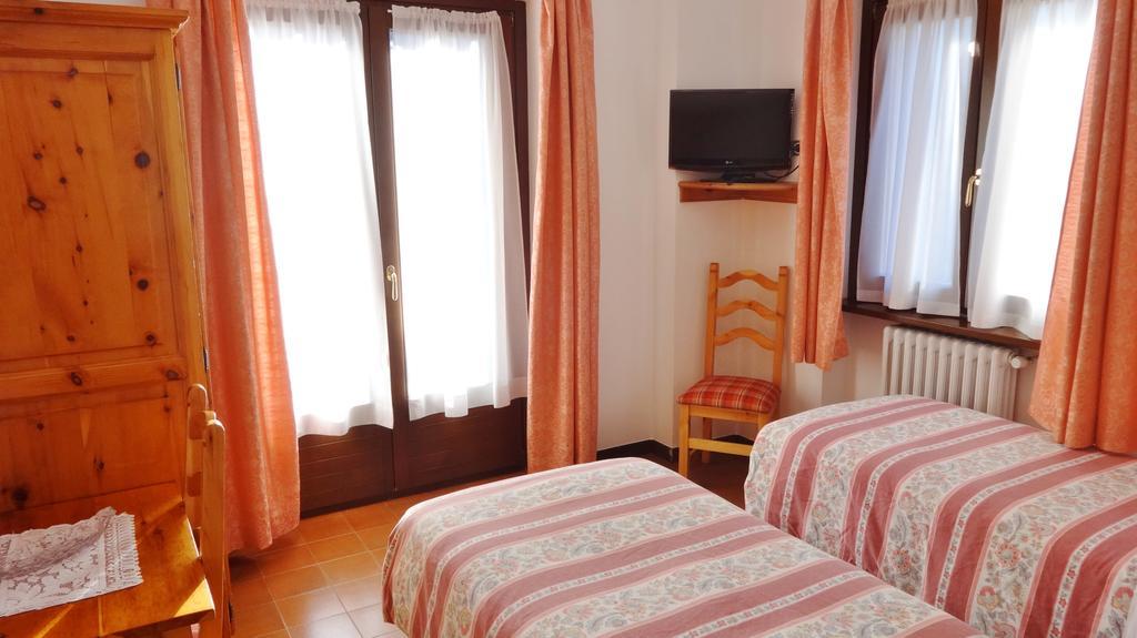 Hotel Piccolo Mondo บอร์มิโอ ภายนอก รูปภาพ