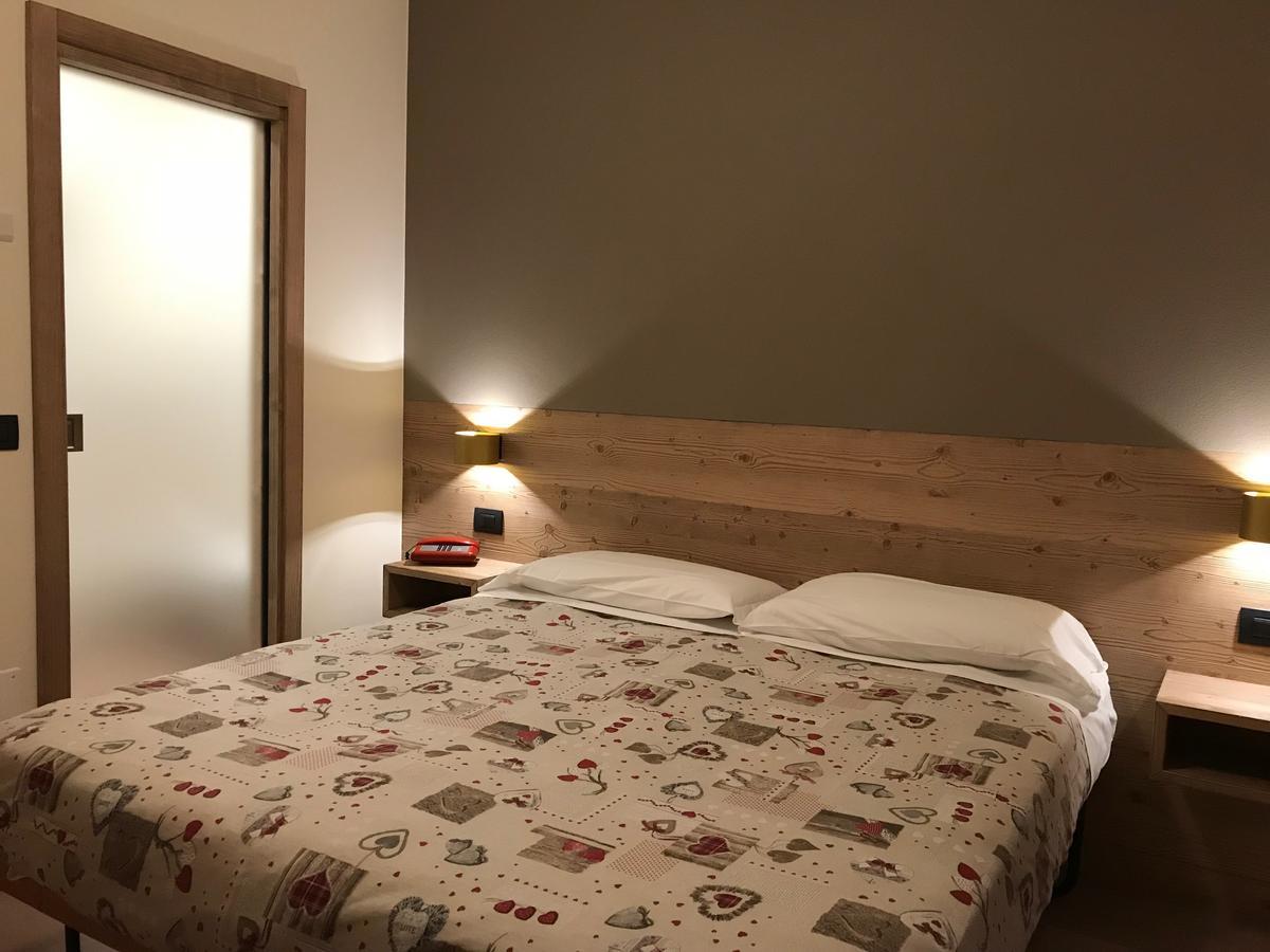 Hotel Piccolo Mondo บอร์มิโอ ภายนอก รูปภาพ